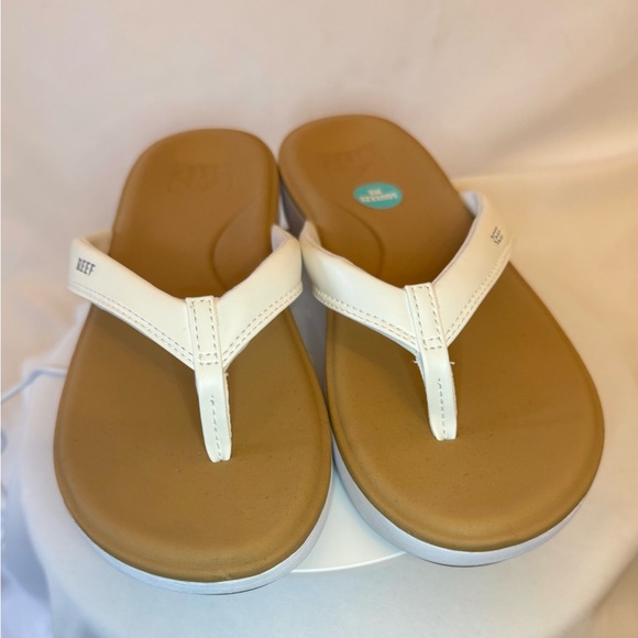 Reef Women's White and Tan Sandals NWOT - Picture 5 of 6